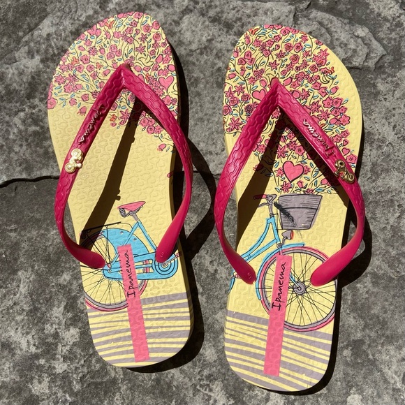 Ipanema Bicycle Flip Flops / Sandals - Picture 3 of 7